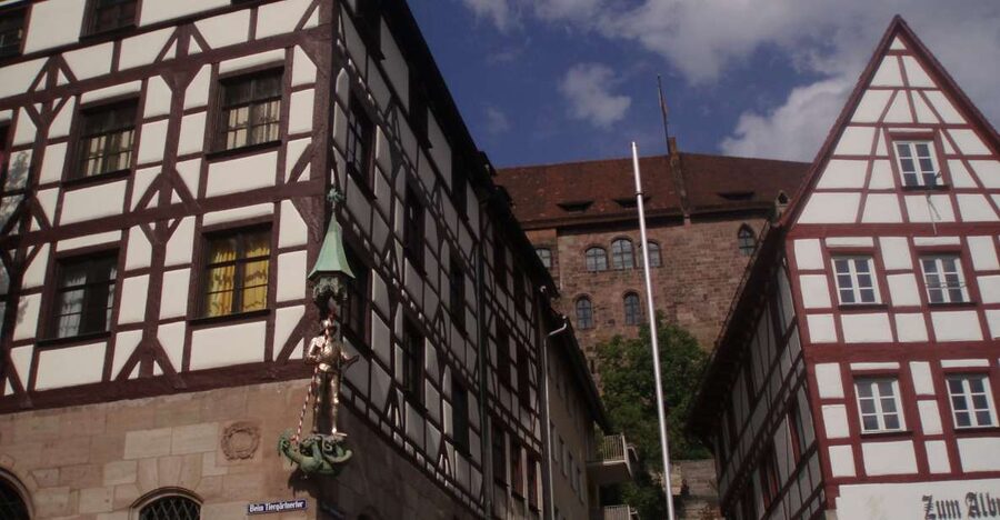 Nuremberg: 1.5-Hour Private Tour through Historical Old Town - Nuremberg Castle and the old town views