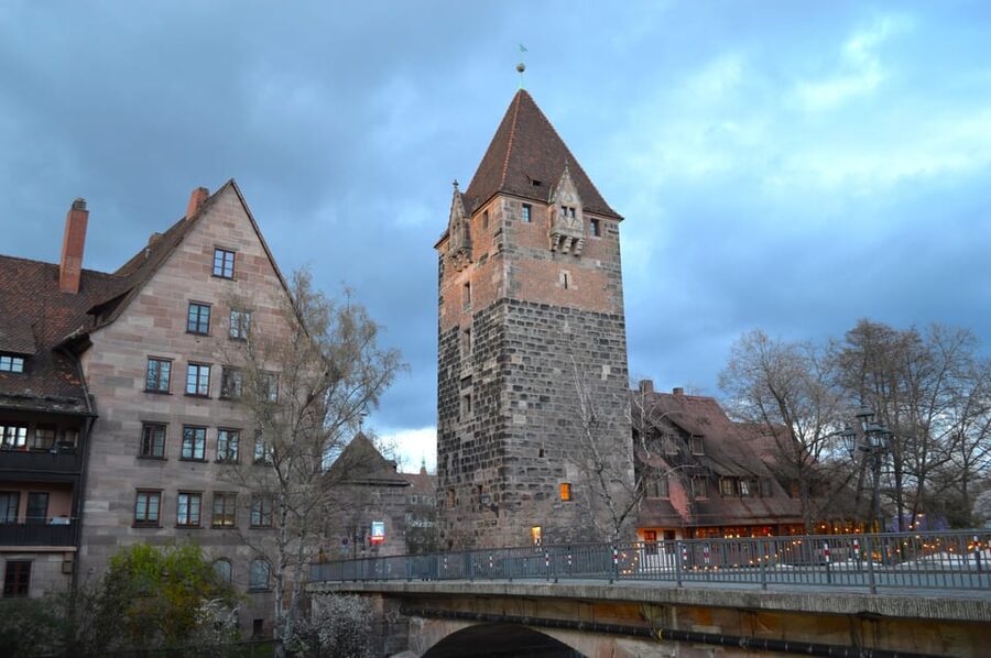 Nürnberg: Mörder, Fälscher, Messerstecher - Key points to know before booking