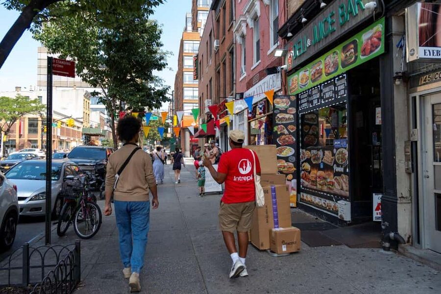 NYC: Brownstone Brooklyn History, Culture and Food Tour - Carroll Gardens, brownstones, and older food traditions