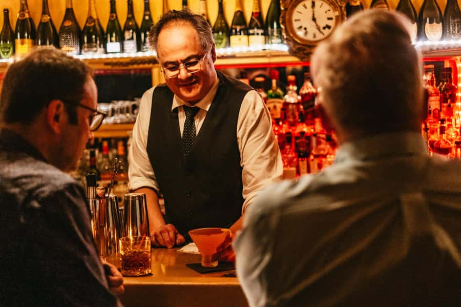 NYC: Speakeasy Drinks and Prohibition History Tour - Guides make or break this experience