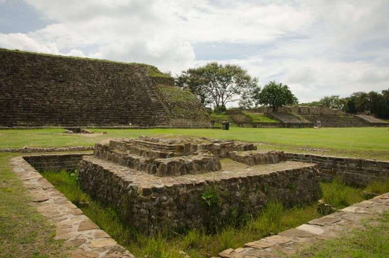 Oaxaca: Monte Alban Guided Archaeological Tour - One hour to explore Monte Albán yourself