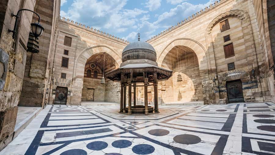 Old Cairo Guided Walk Tour: History, Culture & Street Bites - Al-Hakim Mosque: a calm courtyard after the gate