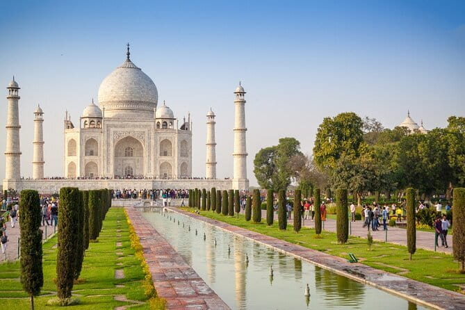 Old Delhi Walking Tour: Food, Culture & Spice Bazaars - Naughara and a quieter Jain corner