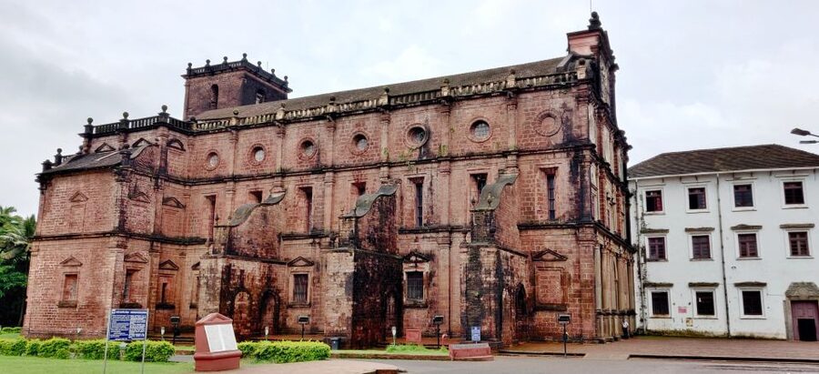 Old Goa: Walking Tour of Heritage Churches - Church of St. Catherine and the Portuguese arrival