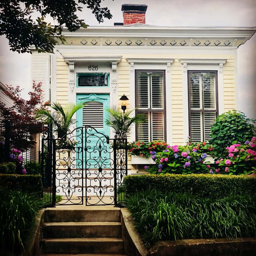 Old Louisville: History and Architecture Walking Tour - Reading the architecture block by block