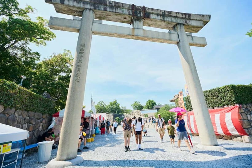 Osaka: Castle History Walking Tour / Castle Tower Admission - Who should book this castle walk