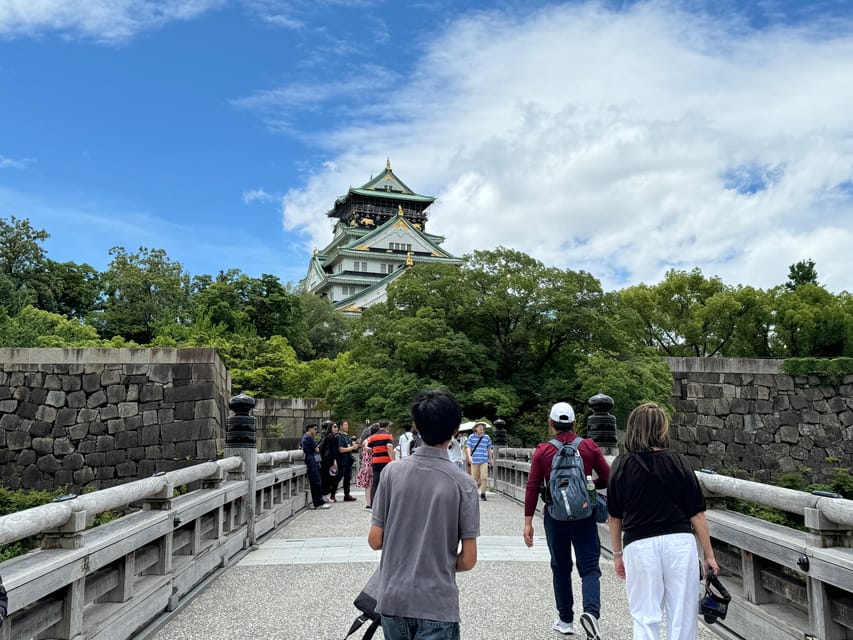 Osaka: Osaka Castle & Historical Museum Guided Tour - Hokoku Shrine and the story of Hideyoshi