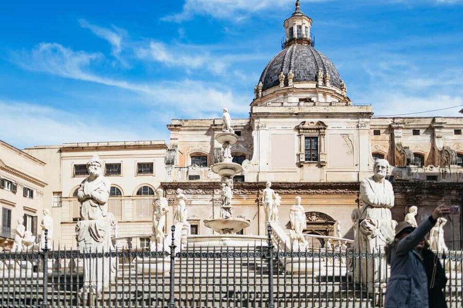 Palermo: Street Food and History Walking Tour - Capo Market and the first big food stop