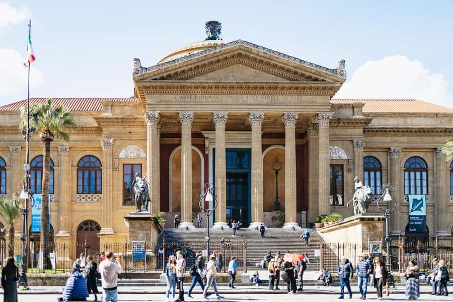 Palermo: Street Food and History Walking Tour - Cassaro, Quattro Canti, and Pretoria Fountain