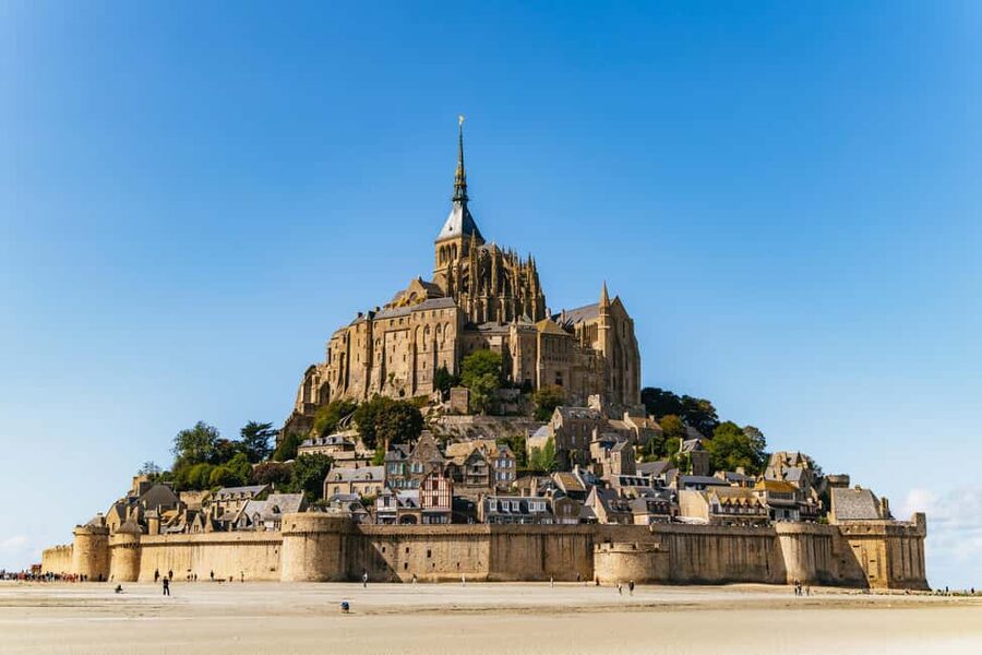Paris: D-Day Landmarks and Mont Saint-Michel Guided Tour - Omaha Beach: a short but serious stop