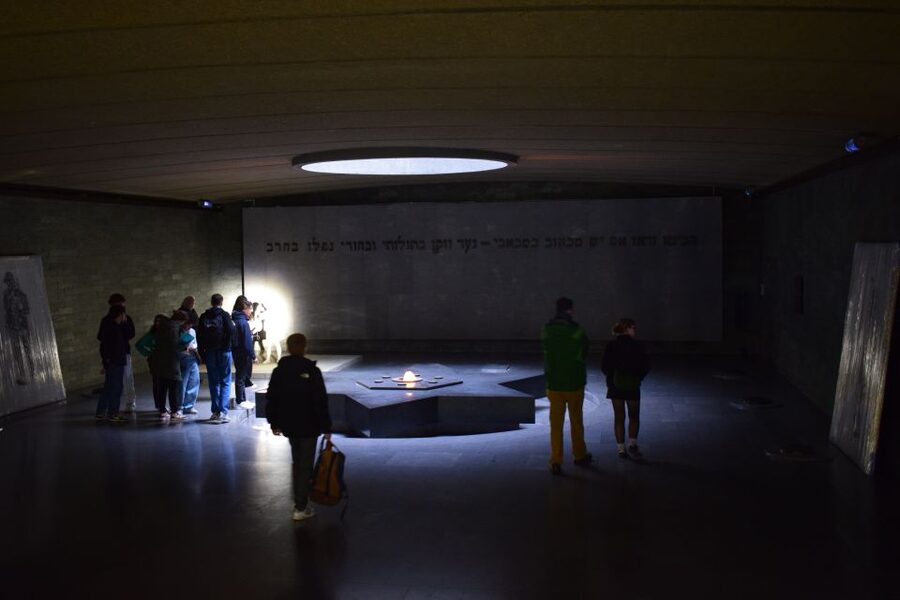 Paris: Le Marais & Montmartre Jewish History Walking Tour - The Shoah Memorial and the weight of memory