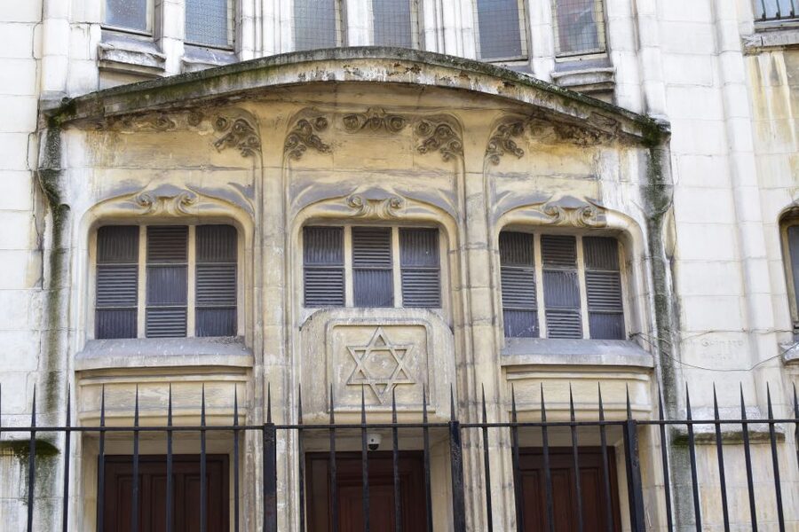 Paris: Le Marais & Montmartre Jewish History Walking Tour - Montmartre beyond the postcard
