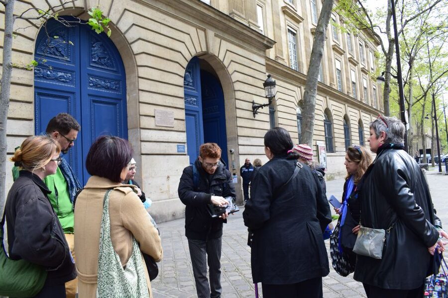 Paris: Le Marais & Montmartre Jewish History Walking Tour - What the guide adds to the experience