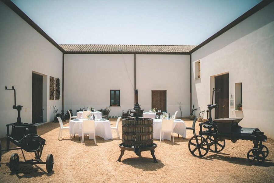 Partinico: Historic Sicilian Vineyard & Wine Tasting Tour - Guides, languages, and accessibility