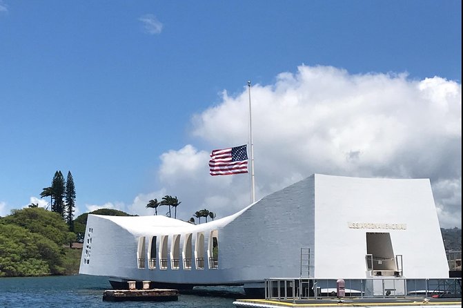 Pearl Harbor & USS Arizona Small-Group Tour [Early Access] - Royal Honolulu in a compact walking tour