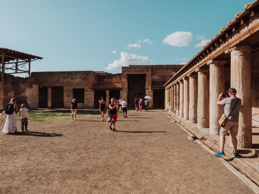 Pompeii: 2-Hour Guided Tour with an Archaeologist - The bakery, shops, and the city’s ordinary life