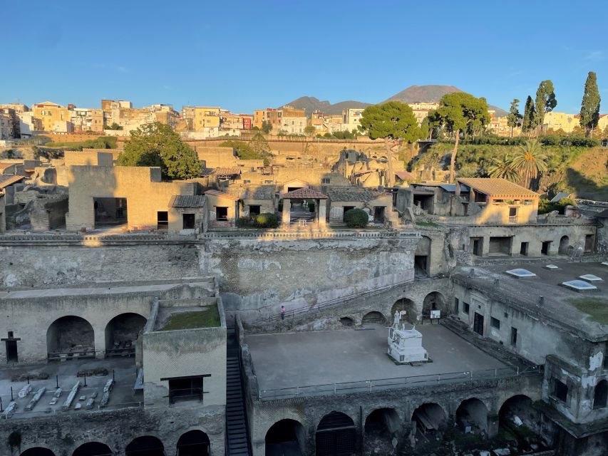 Pompeii and Herculaneum: Guided Tour with an Archaeologist - Herculaneum offers a closer look at Roman homes