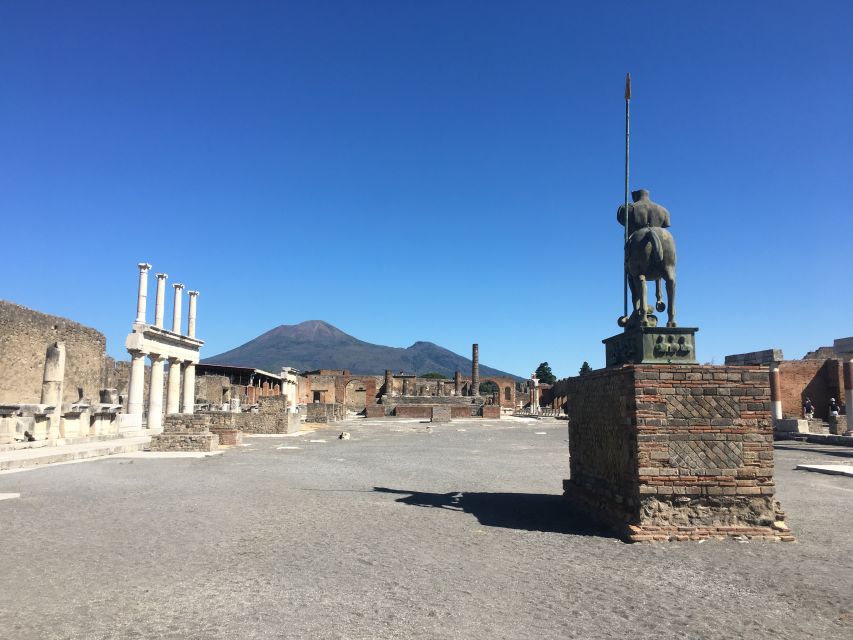 Pompeii and Herculaneum: Guided Tour with an Archaeologist - Group size, headsets, and tour style