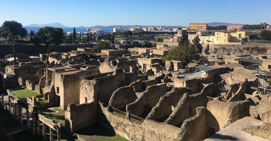 Pompeii and Herculaneum: Guided Tour with an Archaeologist - Meeting at Ristorante Suisse