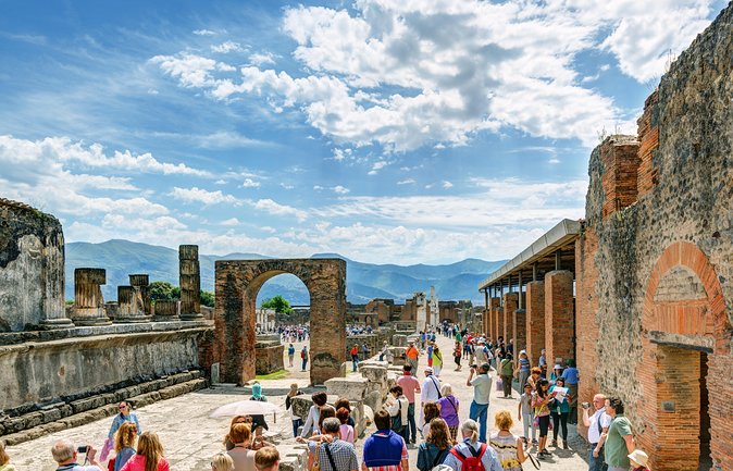 Pompeii and Herculaneum led by an Archaeologist with private transport - Pompeii: Streets, Public Buildings, and Famous Houses