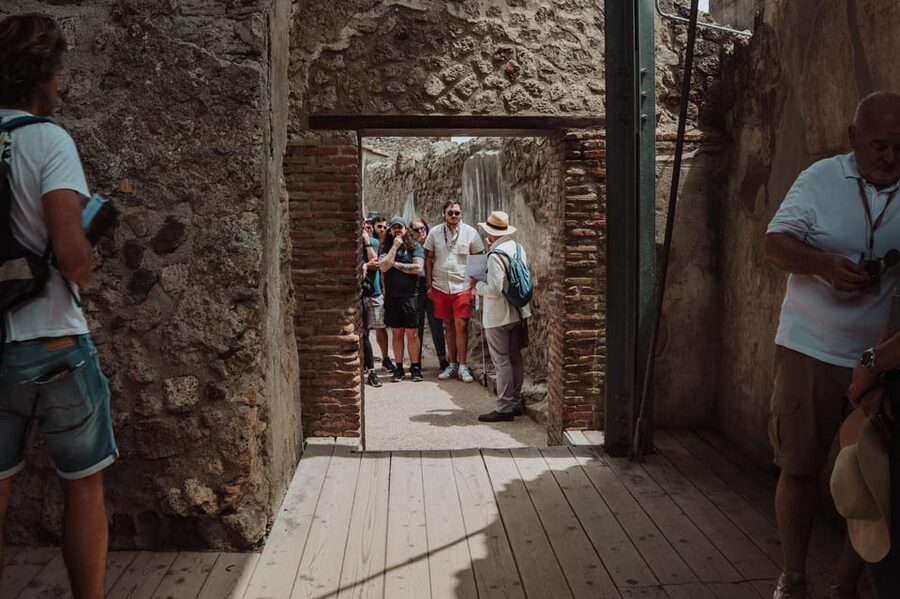 Pompeii: Entry Ticket and Guided Tour with an Archaeologist - The House of the Faun and elite Pompeii