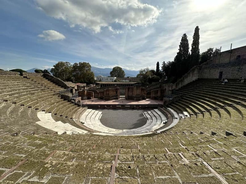 Pompeii: Exclusive Tour with Archaeologist and Entry Tickets - Timing, group size, and comfort