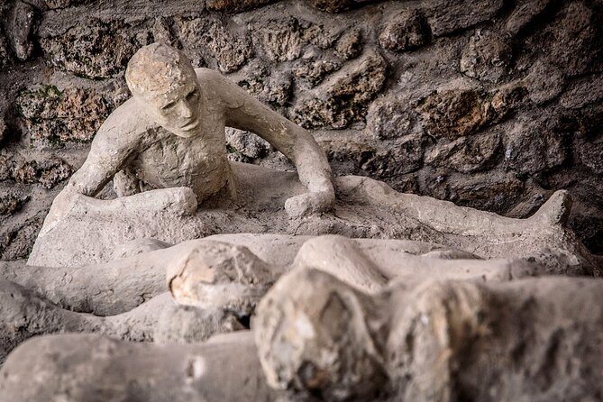 PompeiI Exclusive Tour with your Archaeologist in a Small Group - Jupiter, food stalls, and the human cost of the eruption