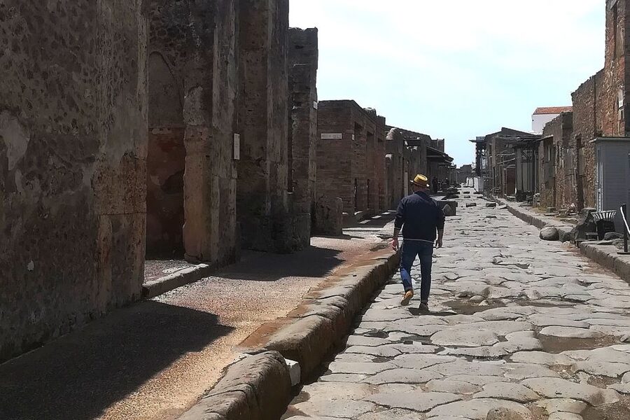 Pompeii: Guided Tour with Archaeologist with max. 12 People - Meeting Benedetto at Porta Marina Inferiore