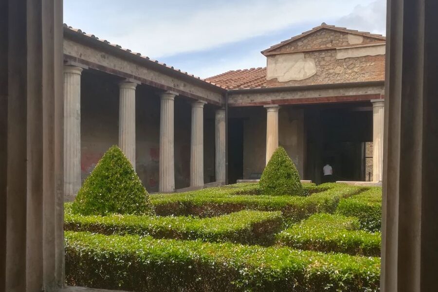 Pompeii: Guided Tour with Archaeologist with max. 12 People - The Stabian Baths and Roman public comfort