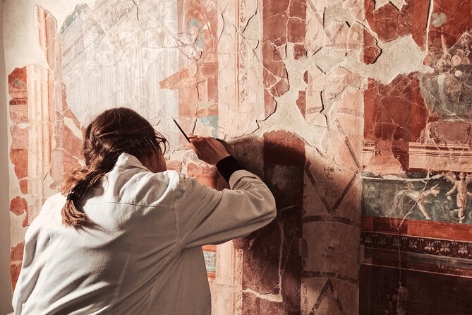 Pompeii Private Tour with an Archaeologist and Skip The Line - 3 hours - Theaters and the gladiator barracks