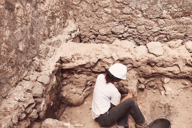 Pompeii Private Tour with an Archaeologist and Skip The Line - Gladiator barracks and the Lupanare