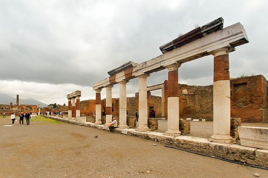 Pompeii: Skip-the-Line Guided Tour with Expert Archaeologist - A living archaeological site, not a finished attraction