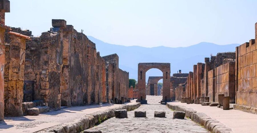 Pompeii Small Group Tour - Tickets Included - Small-group comfort and group size