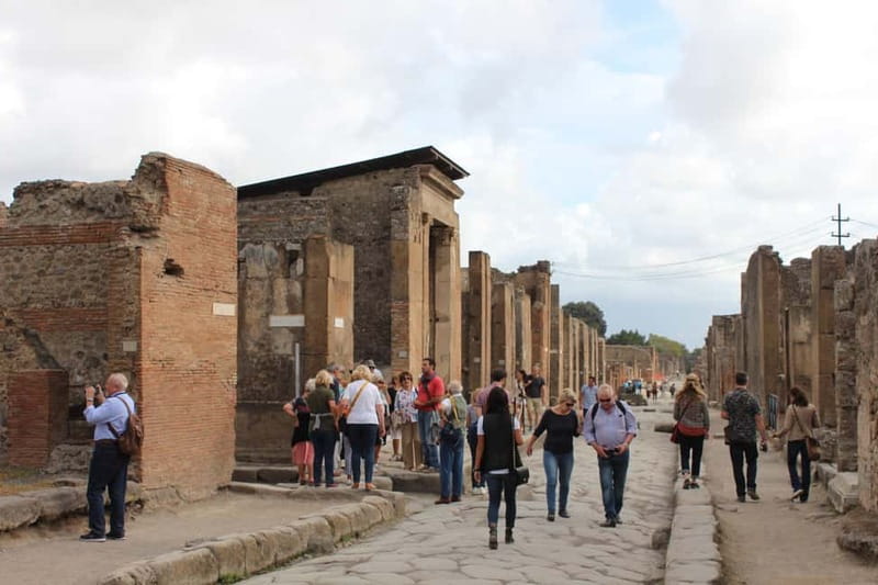 Pompeii: The Ultimate Skip-the-Line Archaeological Adventure - Why Pompeii works best with a guide