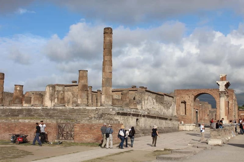 Pompeii: The Ultimate Skip-the-Line Archaeological Adventure - Garden of the Fugitives and the human cost