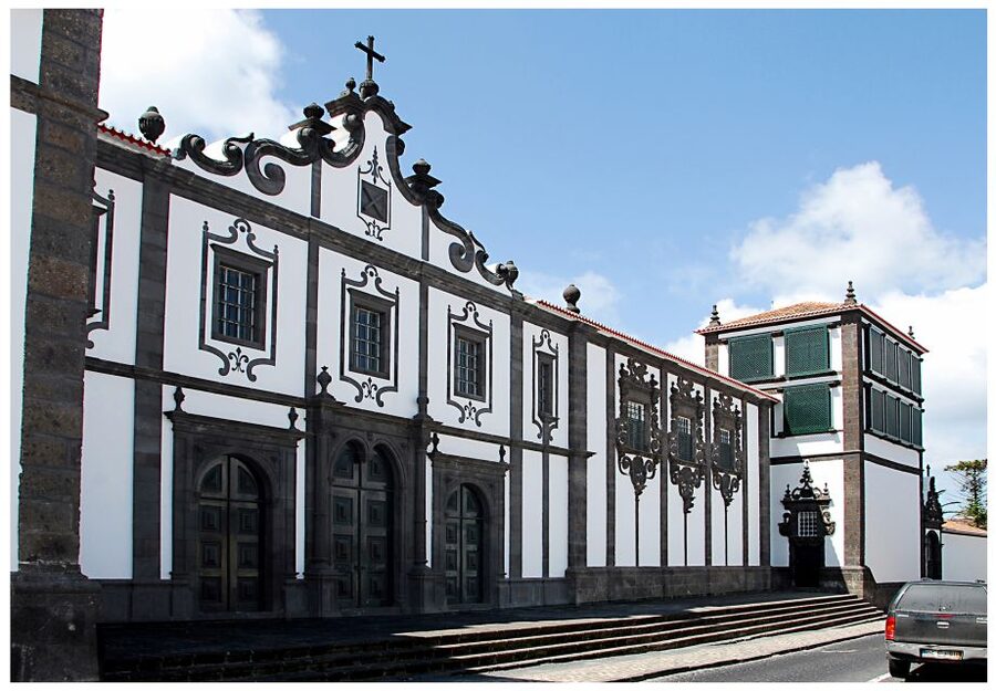 Ponta Delgada: Historical Walking Tour - Starting beside Luís de Camões