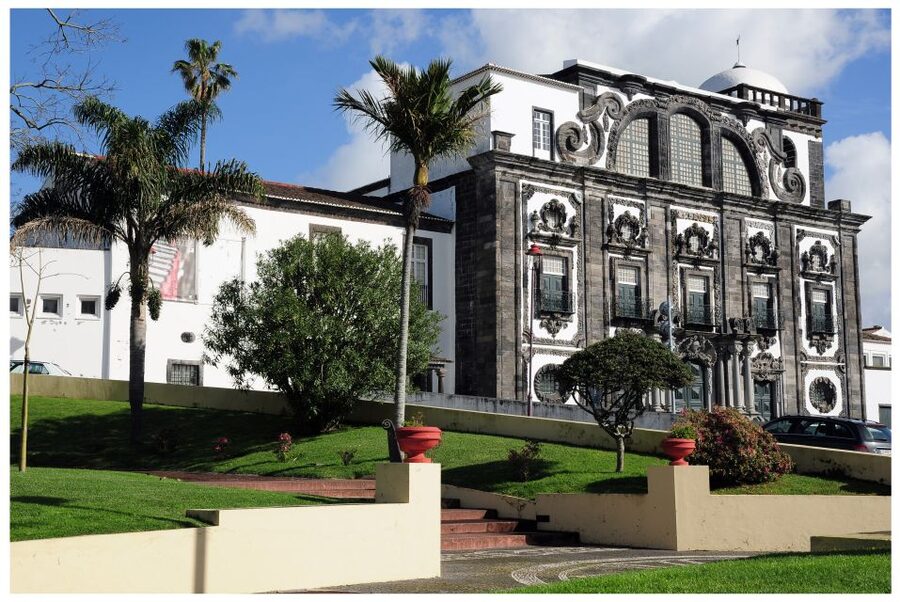 Ponta Delgada: Historical Walking Tour - Mercado da Graça: start with everyday Azorean life