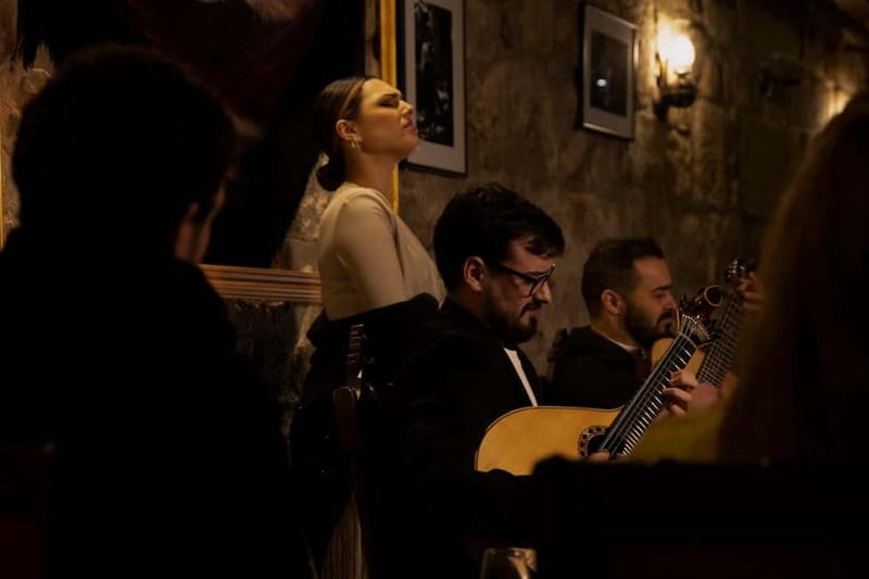 Porto: An Intimate Fado Show in a Historical Tavern - The first set: Coimbra Fado and youthful poetry
