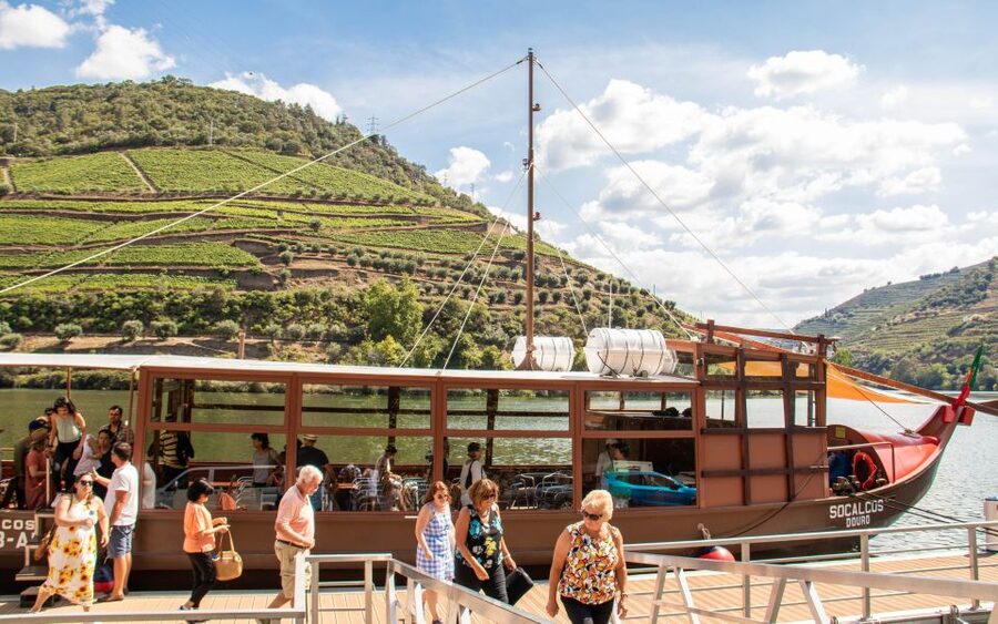 Porto: Douro Valley History & Wine Tour with Cruise & Lunch - Why this Douro Valley day works so well