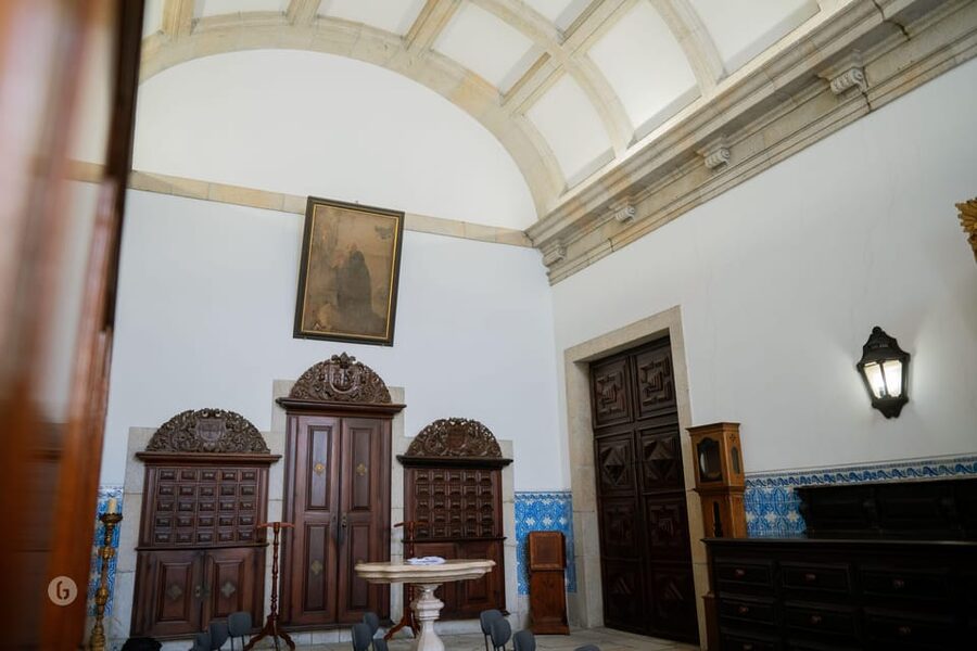 “Porto: Fado Show with Guided Tour in a Historic Monastery” - Timing, entrance, and practical details
