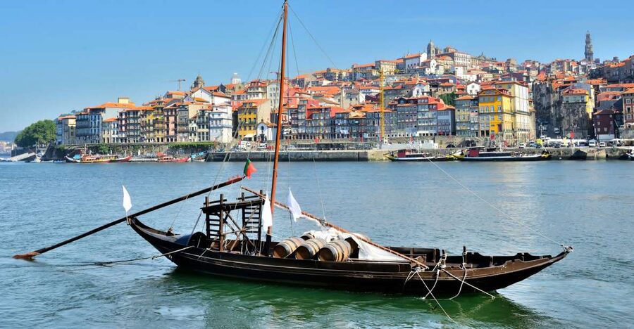 Porto: Historic City Center Walking Tour - São Bento Station and its blue-and-white tiles