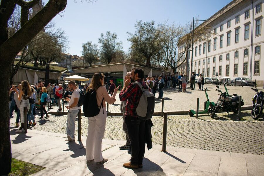 Porto: Historical Center Walking Tour - São Bento Station and Porto’s grand public face