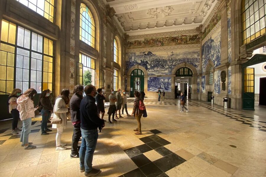 Porto: Historical Center Walking Tour - Avenida dos Aliados and the return uphill