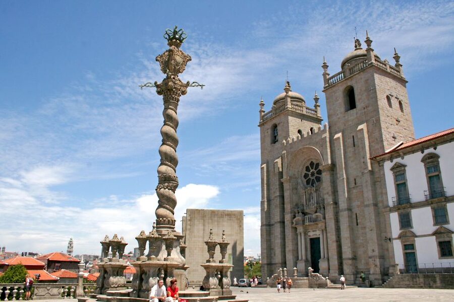 Porto: Jewish Heritage Walking Tour - The Esnoga stairs, Virtudes Garden, and Jewish Mountain