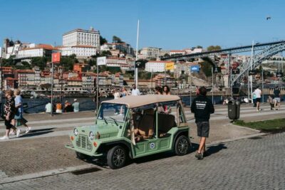 Porto: Private Tour to the Historic Center in a Classic Car
