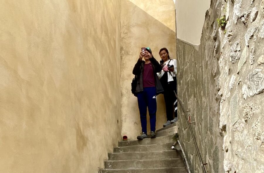 Positano: Old Town Walking Tour with Archaeologist Guide - Old town lanes and the 13th-century fort