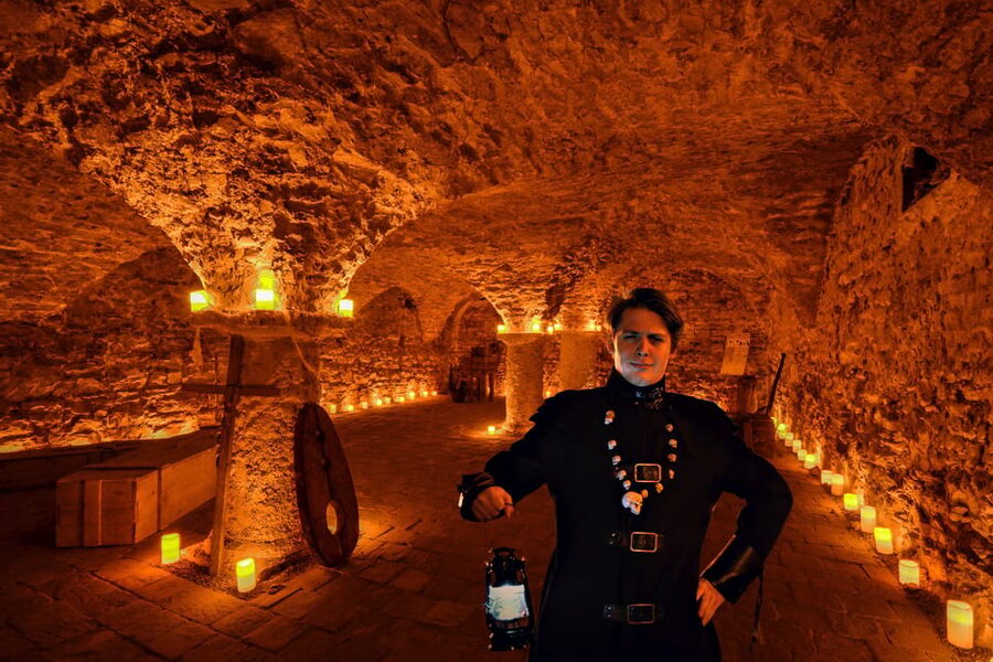 Prague: Ghosts, Legends, Medieval Underground & Dungeon Tour - A lantern-lit start in Prague’s Old Town