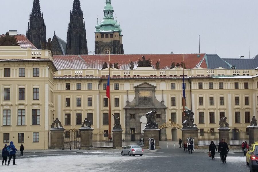 Prague: Historic City Center Bus Tour with Top Sights - Booking advice and final verdict