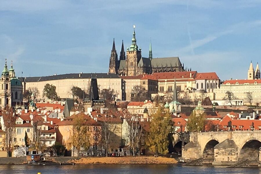 Prague: Historic City Center Bus Tour with Top Sights - How the audio guide works