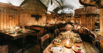 Prague: Medieval Dinner with Unlimited Drinks